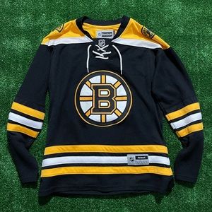 Reebok Boston Bruins Women’s Sweater- Size M